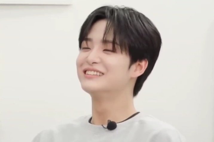 jihoonfilter_'s tweet photo. the cutest eyesmile ♡ https://t.co/CMKUONeCli
