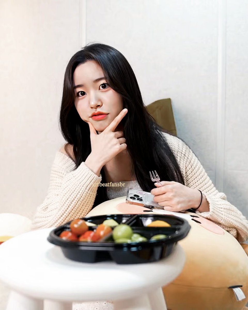 onlylenamiu's tweet photo. YuBin on the last Live on YouTube.

#ARTBEAT #아트비트 #오유빈 #넌내게봄같아 #YUBIN #Spring_of_mine https://t.co/j11BwwlJeI