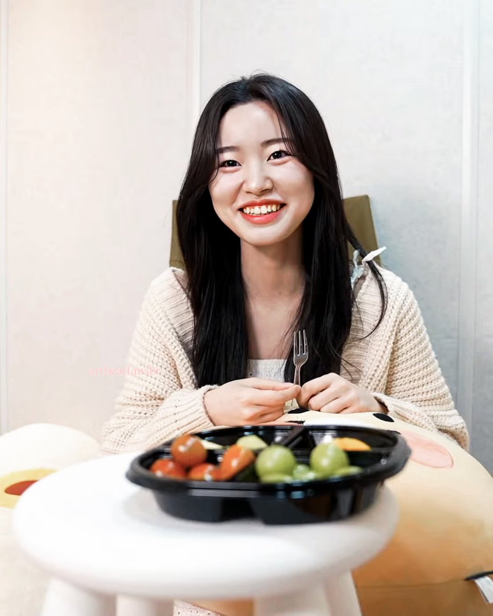 onlylenamiu's tweet photo. YuBin on the last Live on YouTube.

#ARTBEAT #아트비트 #오유빈 #넌내게봄같아 #YUBIN #Spring_of_mine https://t.co/j11BwwlJeI