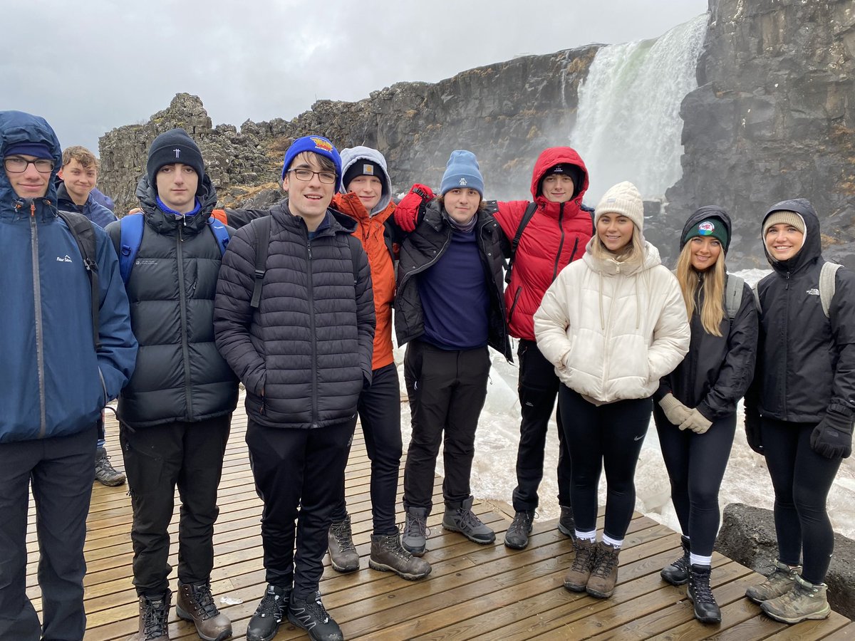 CreuddynDaear's tweet photo. Daearyddwyr @ysgolycreuddyn yn dysgu am blatiau tectonig a dyffryn hollt 🇮🇸🌍 #Thingvellir #rhew #tirffurfiau #ParcCenedlaethol SafleTreftadaethByd @UNESCO https://t.co/x7KFIFFhCn
