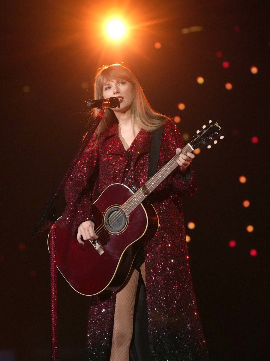 tswifterastour's tweet photo. #TSTheErasTour Surprise Songs  

• Glendale 
- Tim McGraw,mirrorball
- this is me trying,State Of Grace

• Las Vegas 
- Our Song,SOTB
- cowboy like me,White Horse

• Arlington 
- Sad Beautiful Tragic,Ours
- DBATC,Clean
- Jump Then Fall,The Lucky One https://t.co/P5ET4cL4zT