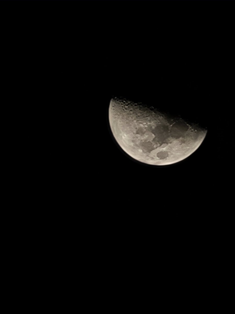 SykesNaye's tweet photo. the moon~☾ https://t.co/i78I7xSpA5