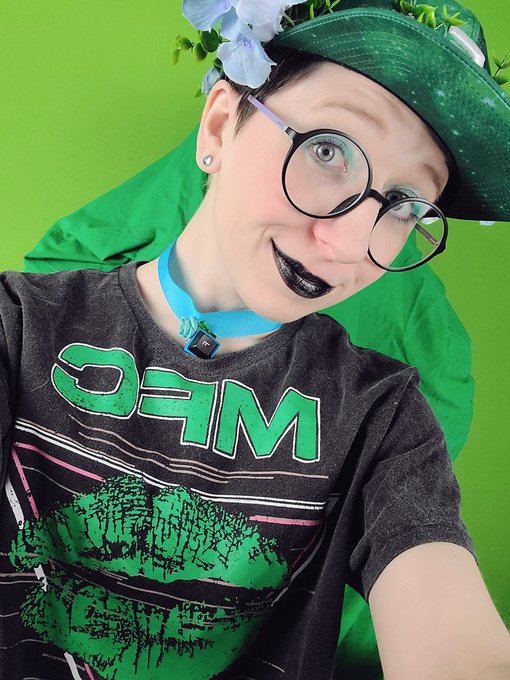 Online Twitch in a ridiculous outfit for chroma   (Divbug on Twitch come say hi!) https://t.co/UV3A1