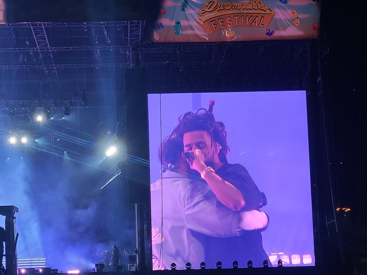 J. Cole 🤝 Drake

Dreamville 2023 was a massive success. Goodnight everyone!