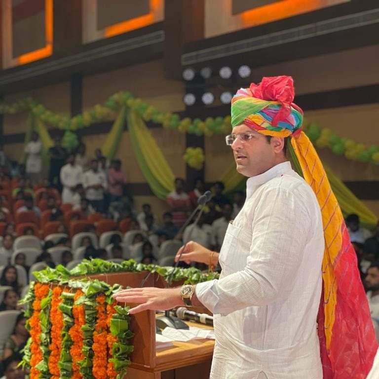 ApnaDigvijay's tweet photo. युवाओं के प्रेरणास्रोत, हरियाणा प्रदेश के यशस्वी उप मुख्यमंत्री @Dchautala जी को जन्मदिवस पर हार्दिक बधाई एंव शुभकामनाएं ।

#HBD💐
#dyCMHaryana https://t.co/tTAyvZ3cmD