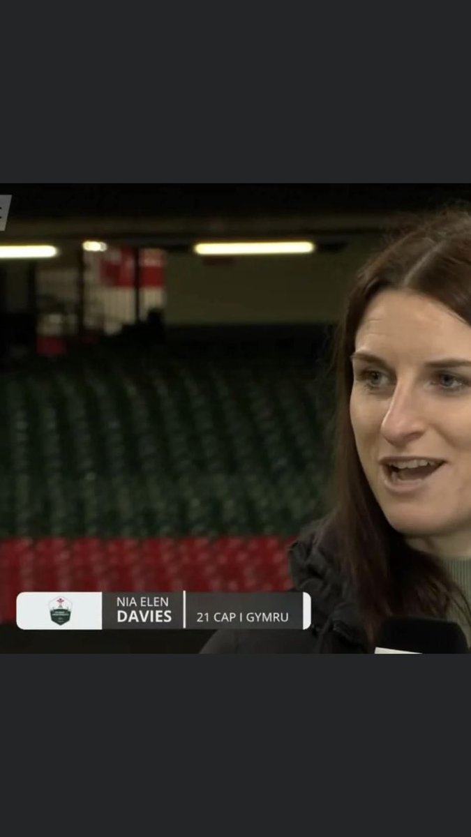Fab photo of QEHS pupils and staff - past and present - playing and commentating ⁦<a href="/NiaElen7/">Nia Elen</a>⁩ ⁦<a href="/FinleyJonesWRU/">Finley Jones</a>⁩ and Sophie Marsh 🏉👏🏻
