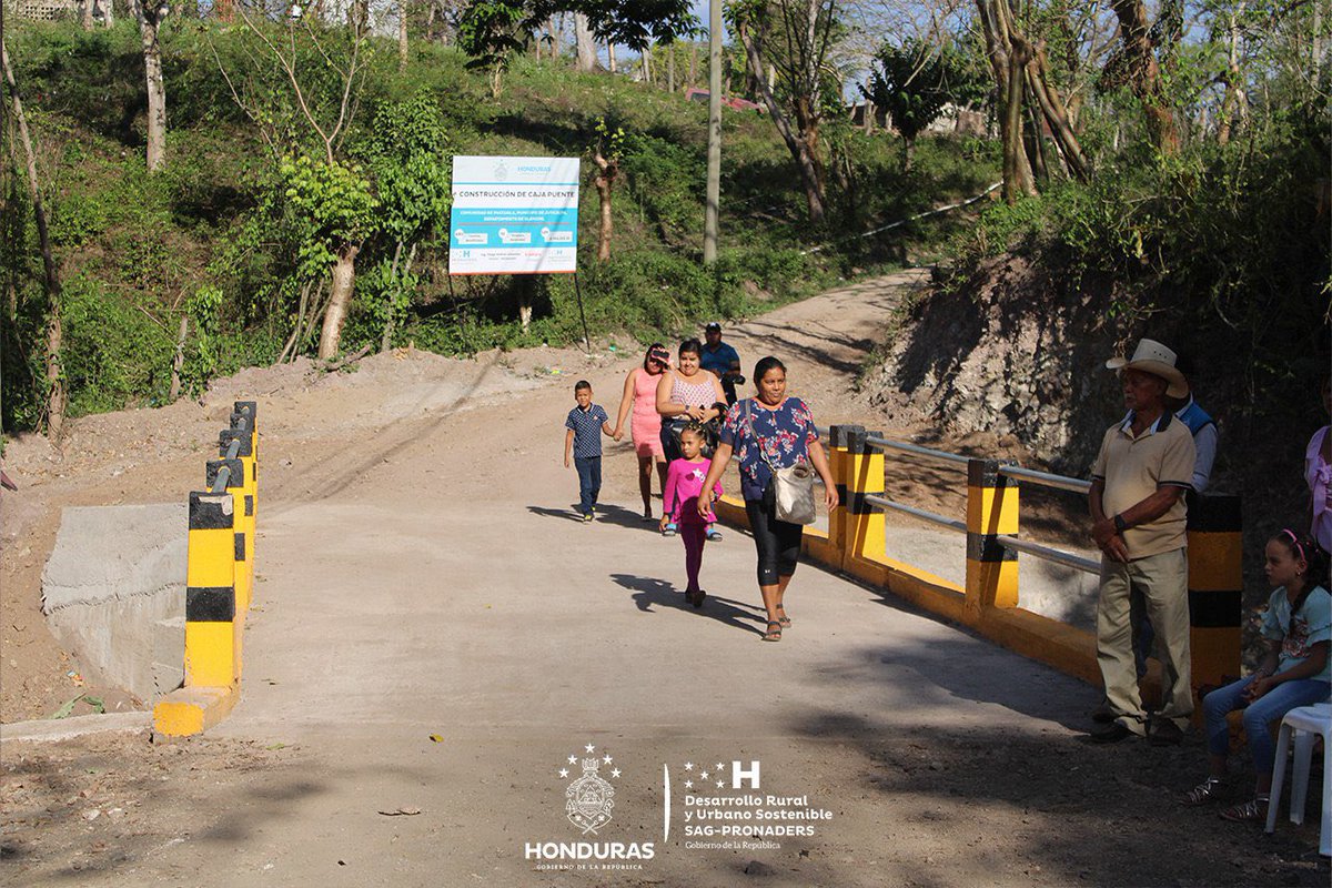 pronaders_hn's tweet photo. El director de SAG-PRONADERS, @Diego_Umanzors, anunció que más proyectos llegarán a #Olancho.
#XiomaraCumple
#CaminosProductivos
#SAGPRONADERS https://t.co/bp69BCo3v1
