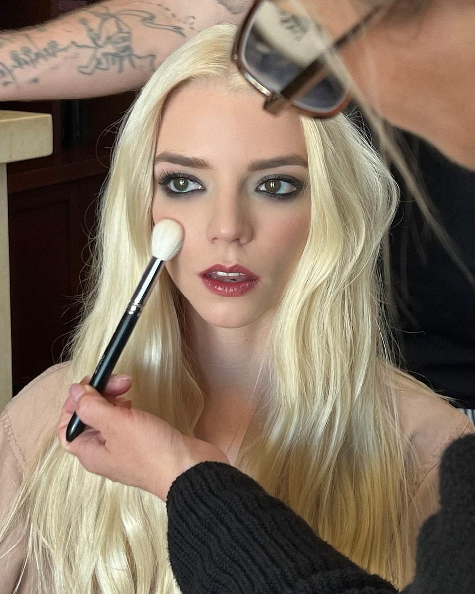 hourly anya taylorjoy on Twitter "face card never declines my god!"