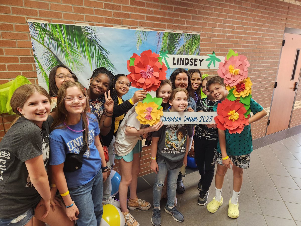 Mrs.Laing tweet media