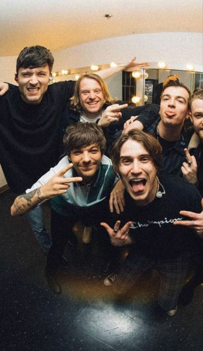 oneloucie's tweet photo. band. https://t.co/hqEbuGeJKU