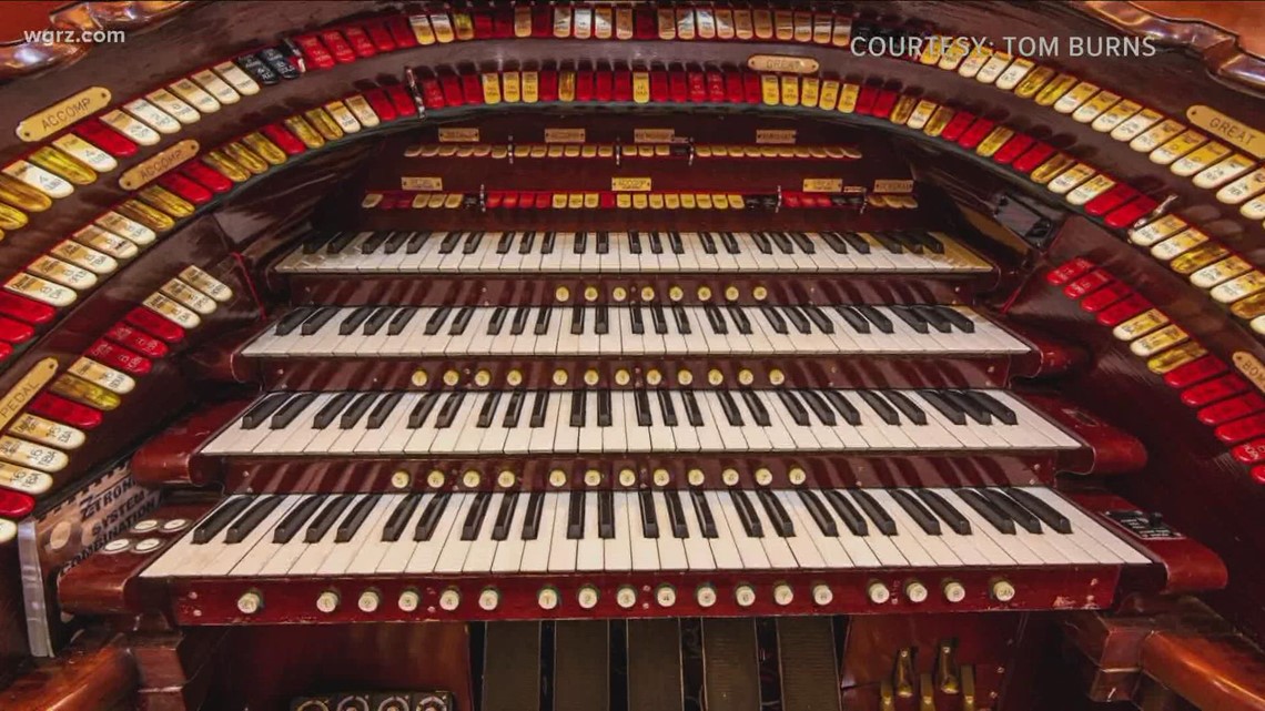 colonialtheatre's tweet image. With skillful scoring, musical accompaniments to silent films become as crucial as dialogue and much more expressive!

TOSDV Silent Film Festival on April 15 @10 AM w/ LIVE Theatre Organists!

#silentfilm #filmscoreday #filmfestival #tosdv #thecolonialtheatre