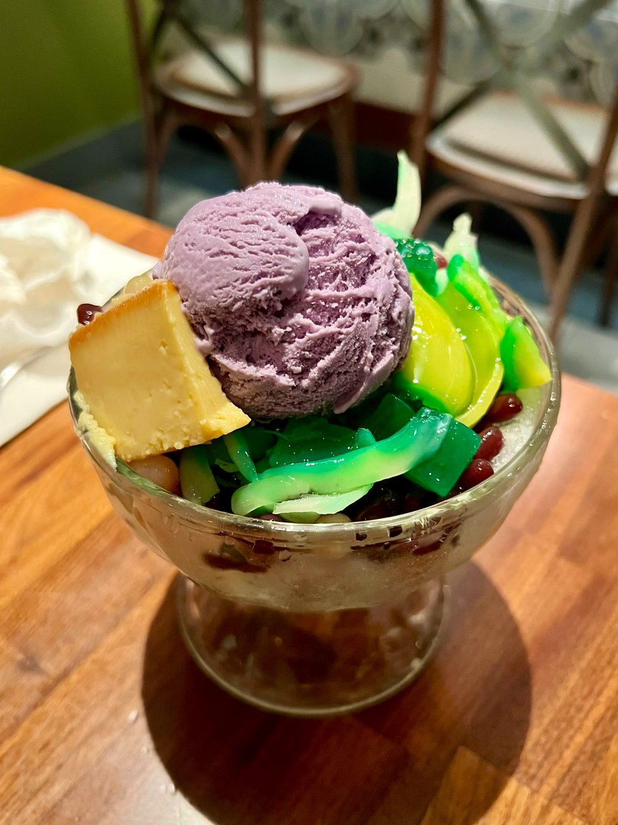 micQuestion's tweet image. Other highlights from Avenida Restaurant include the #HaloHalo, Relyenong #Talong, and Wet Ass #Pusit. 

All great for fellow non-pork eaters with a sweet tooth.

Ambiance and service: 👍🏼👍🏼

San Mateo, CA