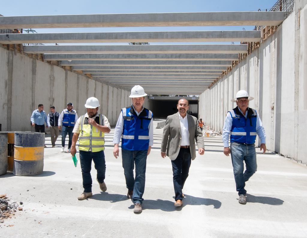 Atisbos1's tweet photo. En #AtizapanDeZaragoza
SUPERVISA @Pedro_RVillegas OBRA DEL DEPRIMIDO CHILUCA; SE ABRIRÁ A LA CIRCULACIÓN EN LOS PRÓXIMOS DÍAS
@GobAtizapan
#Atizapan #Chiluca #ZonaEsmeralda
Más información 👇🏻
https://t.co/RXQgrstkJT https://t.co/rgqcZK6V3V