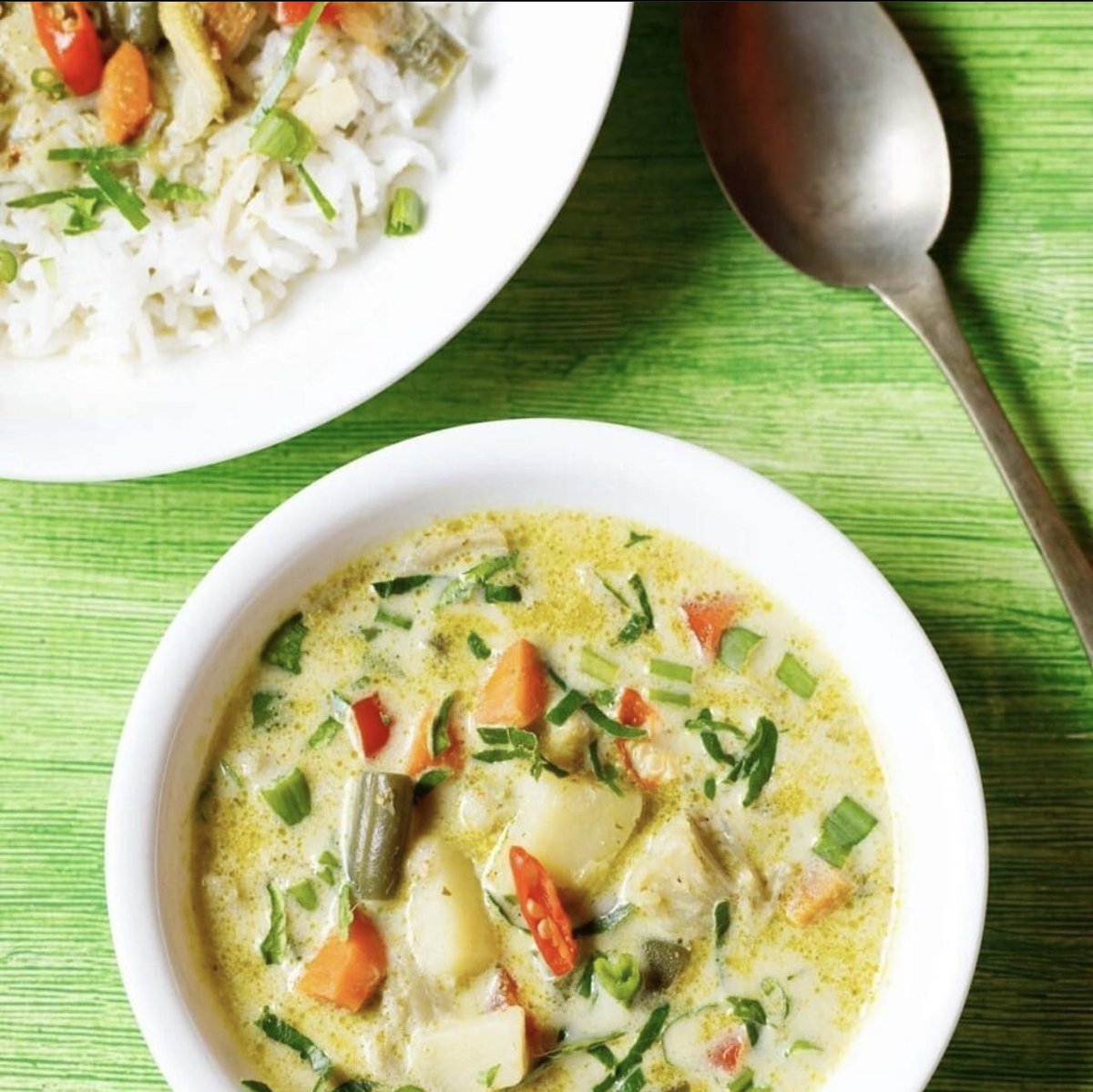 Green curry: a creamy and aromatic Thai curry! #GreenCurry #ThaiFood #CurryLove