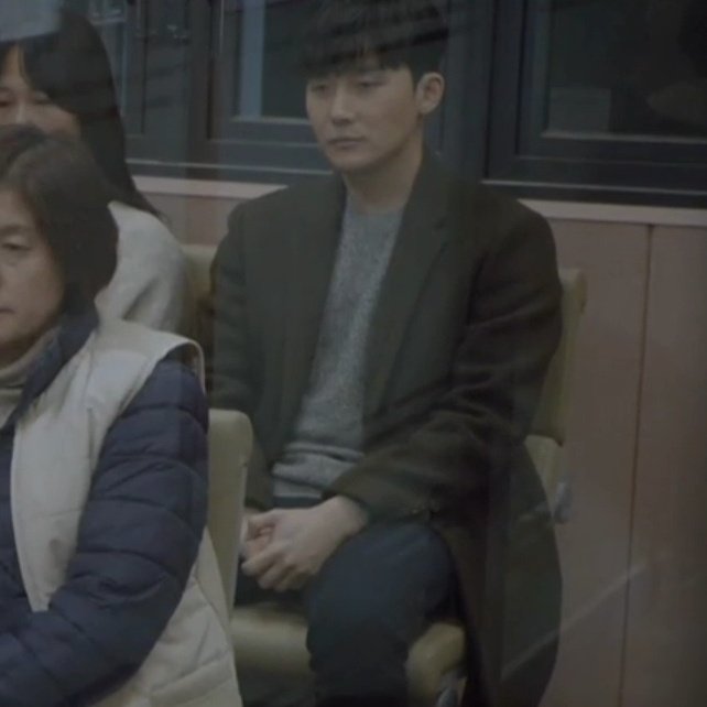 88____yeol's tweet photo. 접견 수락하셨습니다 대기실에서 대기하세요

뭐 이런 교도관 말 듣고 여기 앉아서 뭔 생각 했을까.. 처음이라 얼떨떨하고 어색하고 괜히 떨리기도 하고 유한양 들어오는 모습 상상하다가 문득.. 살 빠져 있으면 어떡하지.. 밥은 잘 주나? 결국 다시 유한양 걱정으로 빠질 송지원 https://t.co/k7vFTr8YJc