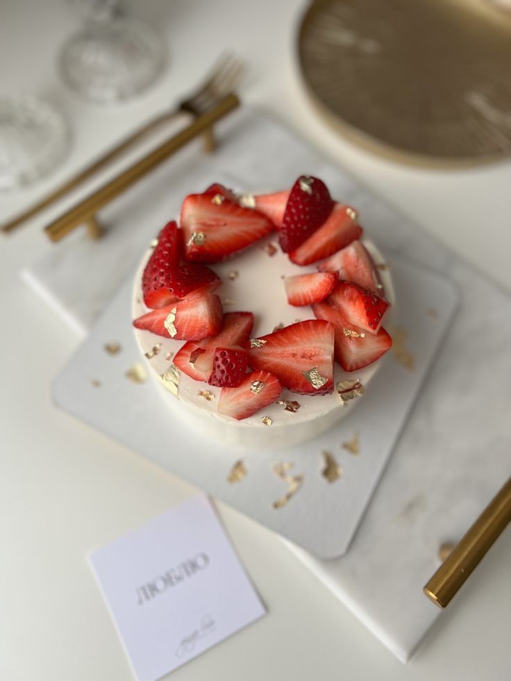 𝖧𝖾𝗅𝗅𝗈 𝖪𝗂𝗍𝗍𝗒'𝗌 𝖢𝖺𝖿𝖾 — HIATUS. tweet media