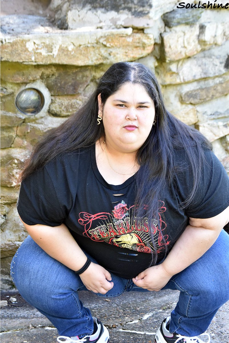 My photographer made me look like a damn #chicana frog😭😂
#music #musiclife #musicbusiness #fullsailuniversity #classof2023 #chicana #mexicangirl #mexicanamerican #plusize #plussizechicana  #plussizemodel #Shein #Sheinclothing #sheinplussize