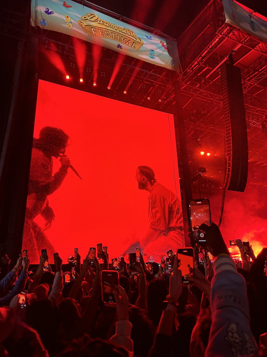 raptalksk's tweet photo. drake brought out lil uzi vert, lil wayne, and 21 savage at dreamville fest. historic show man wow https://t.co/SoV35Jh8ij