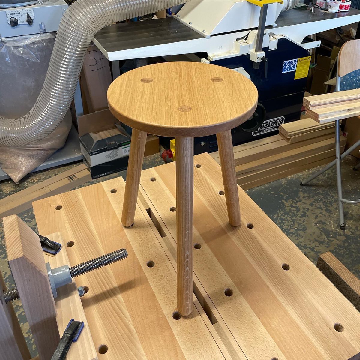 Latest Stable pieces to leave the workshop, an occasional table with a superb English oak top and a standard stool 😎

#stablestool #oakstool #furniture