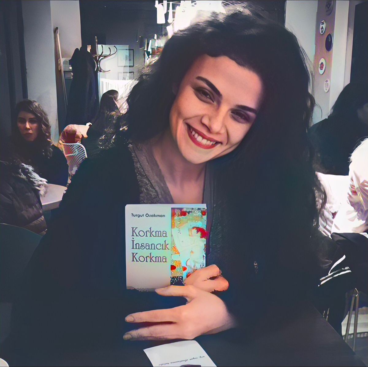 kalbimsinem's tweet photo. Gülüşünden kalbime düşen bir parçasın sen 😊🖤 #sinemünsal https://t.co/Y6H8SDWyZK