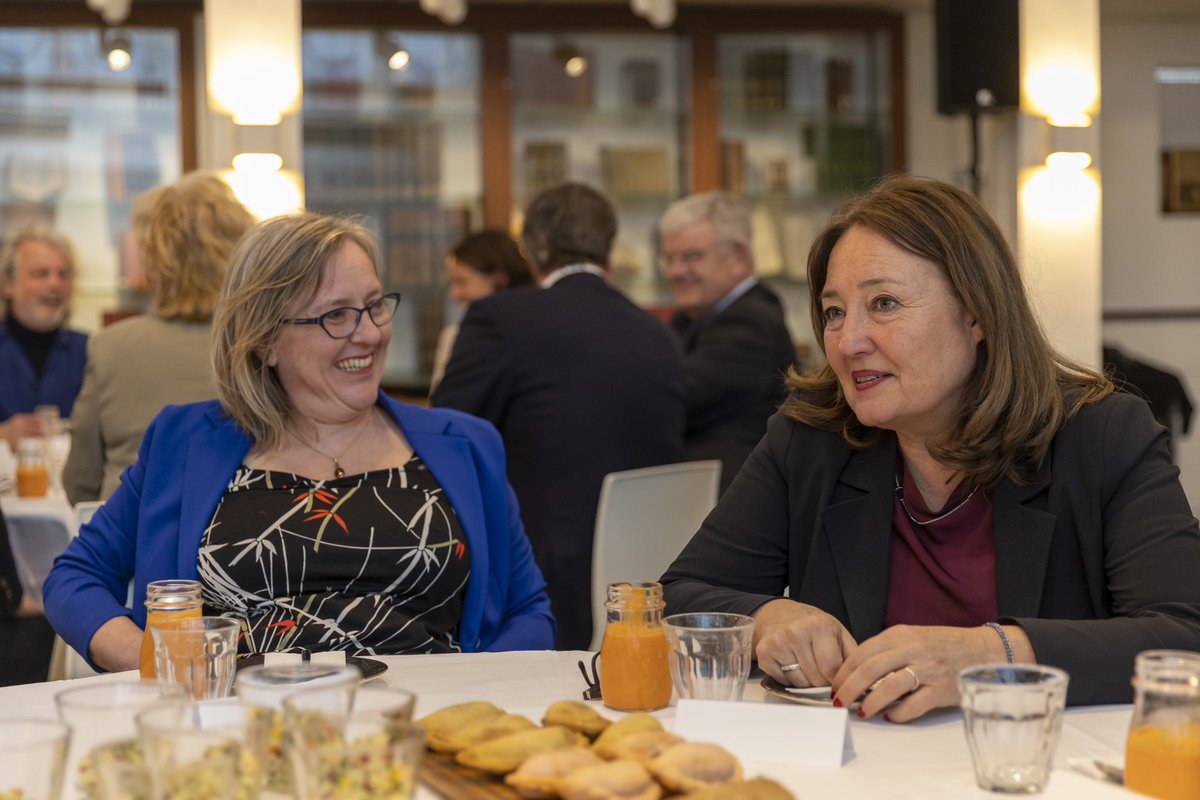 2023 begon goed met de borrel van Duurzaam Den Haag, het Stadmakersprogramma en de Collegetour van burgemeester en wethouders. De EnergieKas staat in de startblokken, geld en vergunning zijn rond! Wethouder Saskia Bruines was alvast onder de indruk.