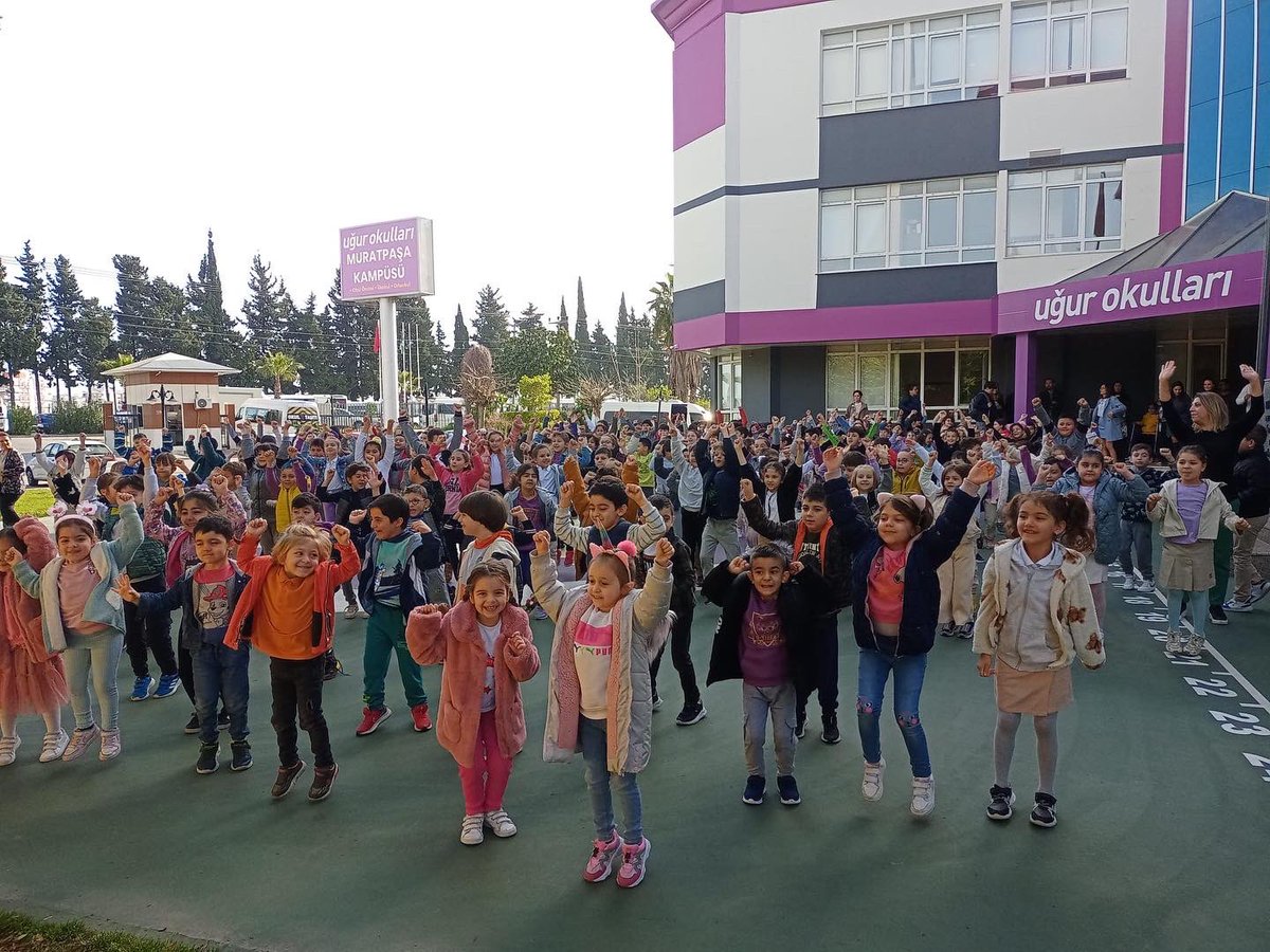 Uğurlu öğrencilerimizle sabah sporu ile haftaya enerjik başladık. 🕺🏼💃

#UğurdaAktifYaşam
#UğurluOlmak