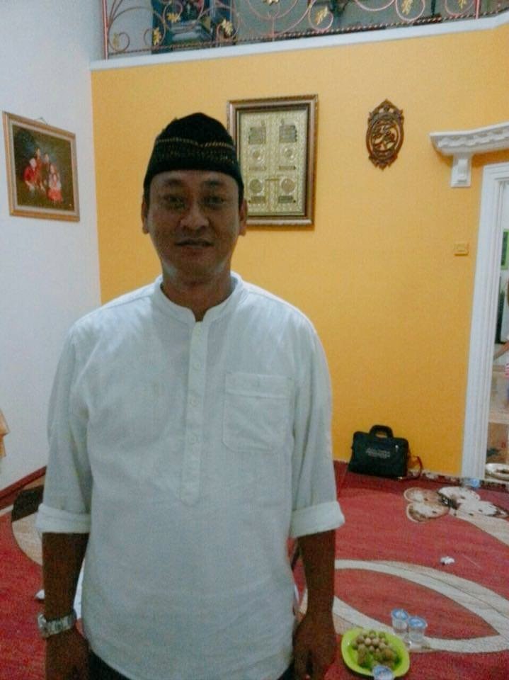 Hai Twitter i need your magic please✨

Disini saya mau mencari bapak kandung saya yang belum pernah bertemu dari saya lahir. Namanya pak Ridwan. Terakhir dapat kabar dari keluarga mamah saya beliau berada di Kalimantan.