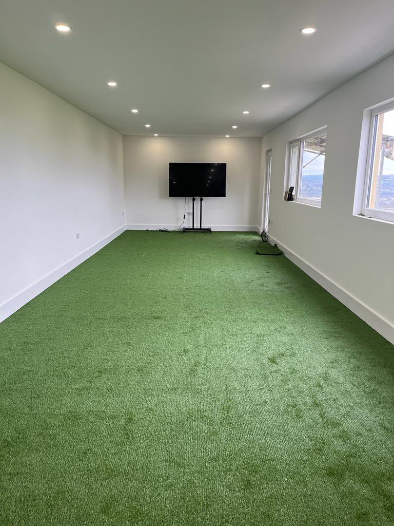 Last year Storm Eunice ripped apart Bryan Cartwright’s office. 

Today it’s been transformed into a game analysis room with all the work done by club volunteers (not Fatty Lewis)

All we need now is Mr Cartwright to come up &amp; cut the red tape - anyone have a contact for him? 🔴⚫️