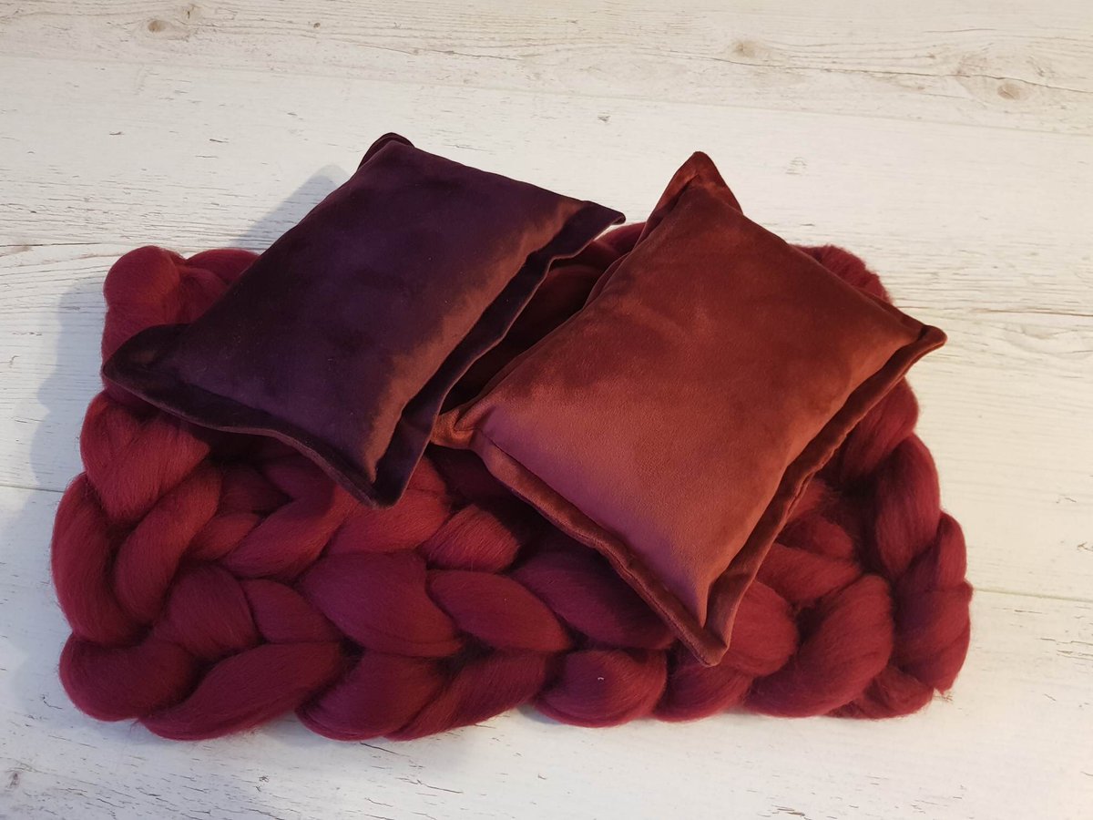 WoolandiaC's tweet photo. Merino blanket &amp; pillow #merinoblanket #newbornwoolblanket #newbornphotoprop #Babyphotoprop #newbornbraidblanket #newbornbumpblanket #babyphotographyprop #thickblanket #wovenblanket #newbornchunkyblanket #woolchunkylayer #chunkyblanket #woollayer #babyposingblanket https://t.co/XHgG3MC83D