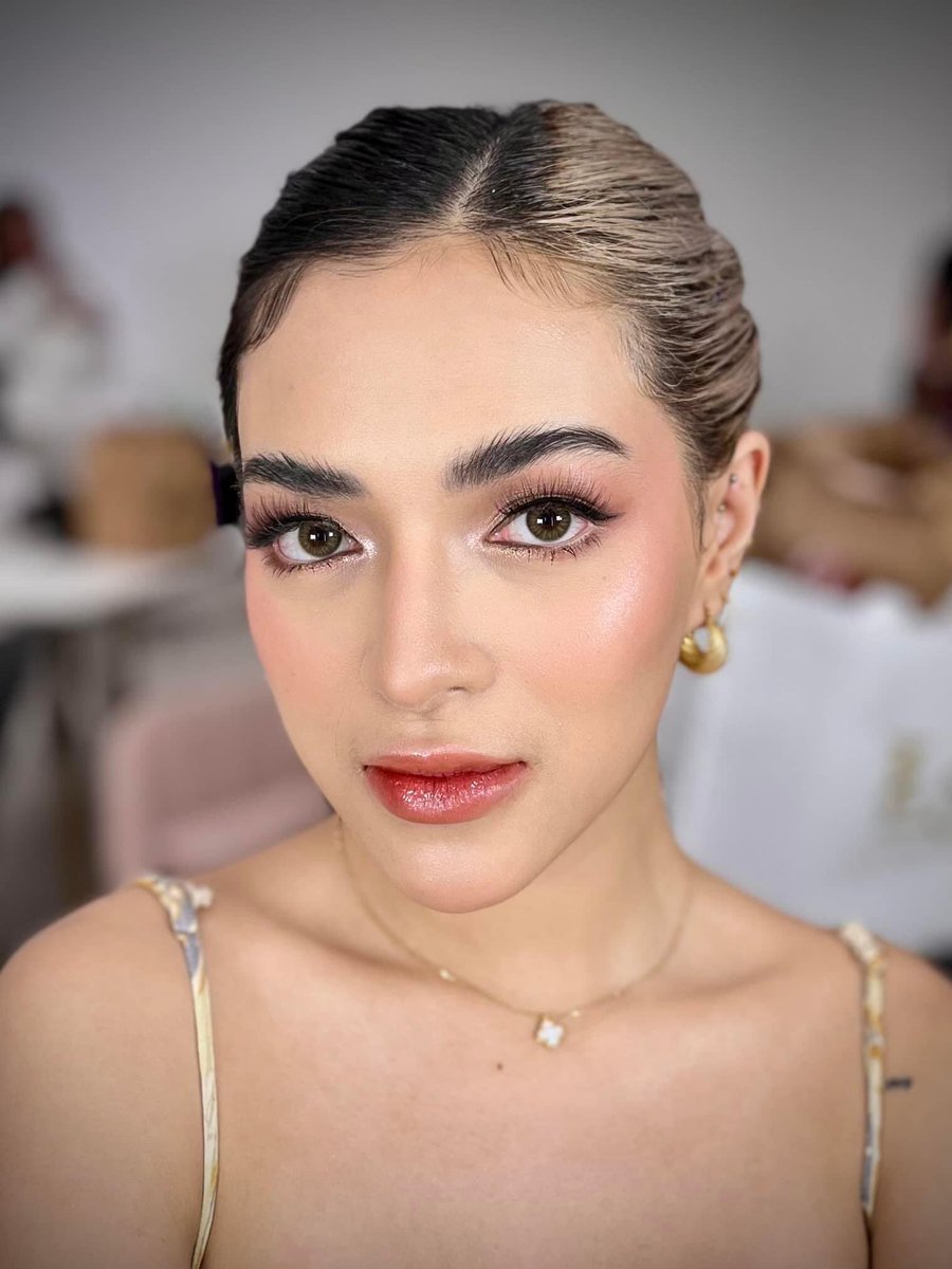 MikanismBOHOL's tweet photo. GODDESS! ✨
Mika Salamanca ✨

Makeup by: Beautified By Emerson Go 💄
hair By: Diego Tesorero
Assisted by: Lander Talampas Gonzales

Link: https://t.co/in1YBAjEQS

#MikaSalamanca | Mika Salamanca | @mikslmnc https://t.co/s8upYJhY2Q