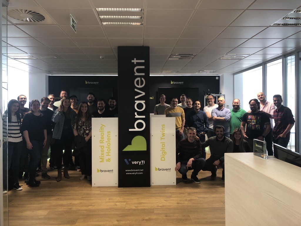 bravent's tweet photo. [Nuestros #TechnicalLeads se reúnen 🤝] El #teletrabajo forma parte de nuestro día a día pero, quién dice que de vez en cuanto no sea importante vernos, socializar y pasar un rato con nuestro equipo, mientras se trabaja de forma productiva.

 #TeamBravent #Bravent https://t.co/ZkOytoE6M4