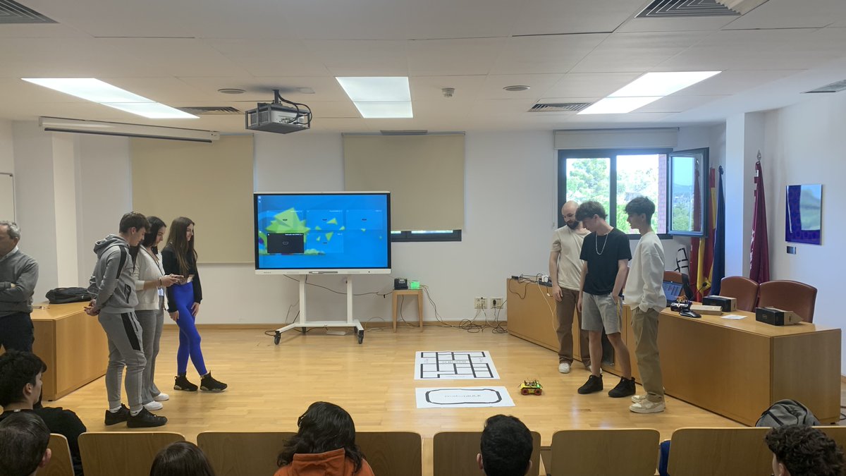 BoschUcm's tweet photo. En la Cátedra BOSCH-UCM hemos organizado varias actividades para el programa educativo 4ºESO+Empresa de la Comunidad de Madrid celebrado en @informaticaucm . Lo estudiantes han podido programar nuestros #robots y los sensores Nicla Sense ME de @BoschEspana. https://t.co/sIldmFnIDJ