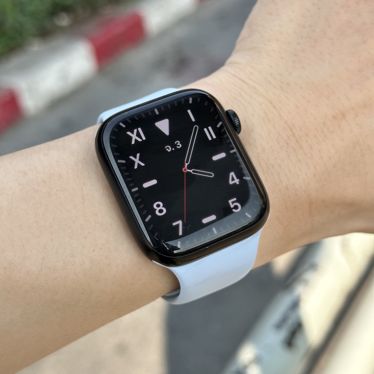 BrightMinho's tweet photo. รวมเหตุผลว่า ทำไมต้อง Apple Watch ⌚️💕

- คุณใช้ iPhone เป็นหลักอยู่แล้ว เพราะ Apple Watch ไม่สามารถใช้ได้ถ้าใช้ Android 🫠

- คุณรับได้กับแบตที่อยู่ได้ประมาณ 1 วันกว่า ๆ ถ้าคุณถอดนาฬิกานอนทุกวันอยู่แล้ว จะไม่เป็นปัญหานัก แต่ถ้าลืมชาร์จ อันนี้จะเป็นปัญหาอยู่😂

- คุณชอบ Apple Design เป็นทุนเดิมอยู่แล้ว เพราะ User Interface หน้าปัดต่าง ๆ สวยมากกกก มีให้เลือกเยอะมาก

- คุณรักการออกกำลังกาย ตัวเลข ปิดวงแหวนเพื่อ challenge ตัวเอง และเพื่อน อันนี้คือตอบโจทย์มาก แข่งกันออกกำลังกายกับเพื่อนงี้

- Accessories เยอะมากกก ทั้งสาย ทั้งเคส มีสวยๆเยอะมาก มีหลายยี่ห้อมากกกก 

หลัก ๆ คือ คุณชอบความเป็น Apple ดีไซน์ Apple และ Apple Ecosystem อันนี้จะเป็นอย่างเดียวที่ Smart Wath ตัวอื่นจะให้ไม่ได้

แต่ถ้าคุณไม่ได้ต้องการ ในตลาดมี Smart Watch ที่ราคาถูกกว่านี้ให้เลือกเยอะมากแหละ ก็เอาที่ตอบโจทย์ตัวเองที่สุด