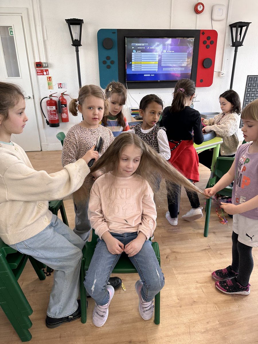 HPA_Philip_Lane's tweet image. Easter holiday WRAPZ is in full swing with lots of fun activities and games to keep the children entertained! @HarrisFed #HPAPLWRAPZ