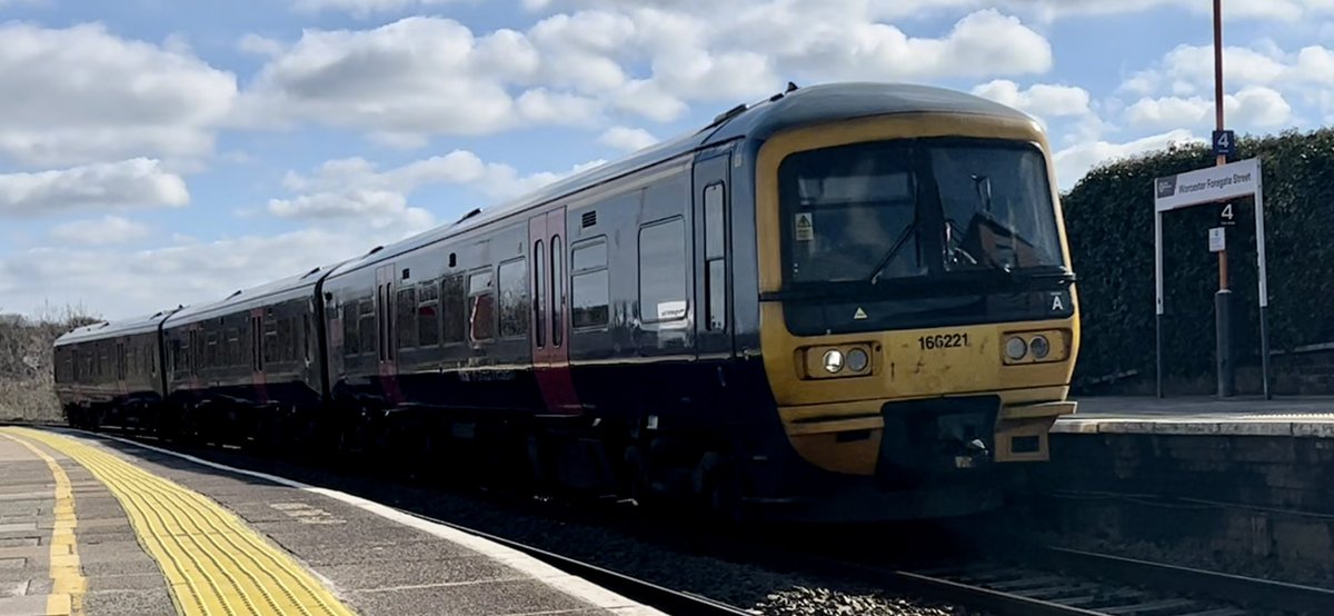 PlatformEdge1's tweet image. Morning all,

Here is 166221 arriving into Worcester Foregate Street on a service to Great Malvern #Class166