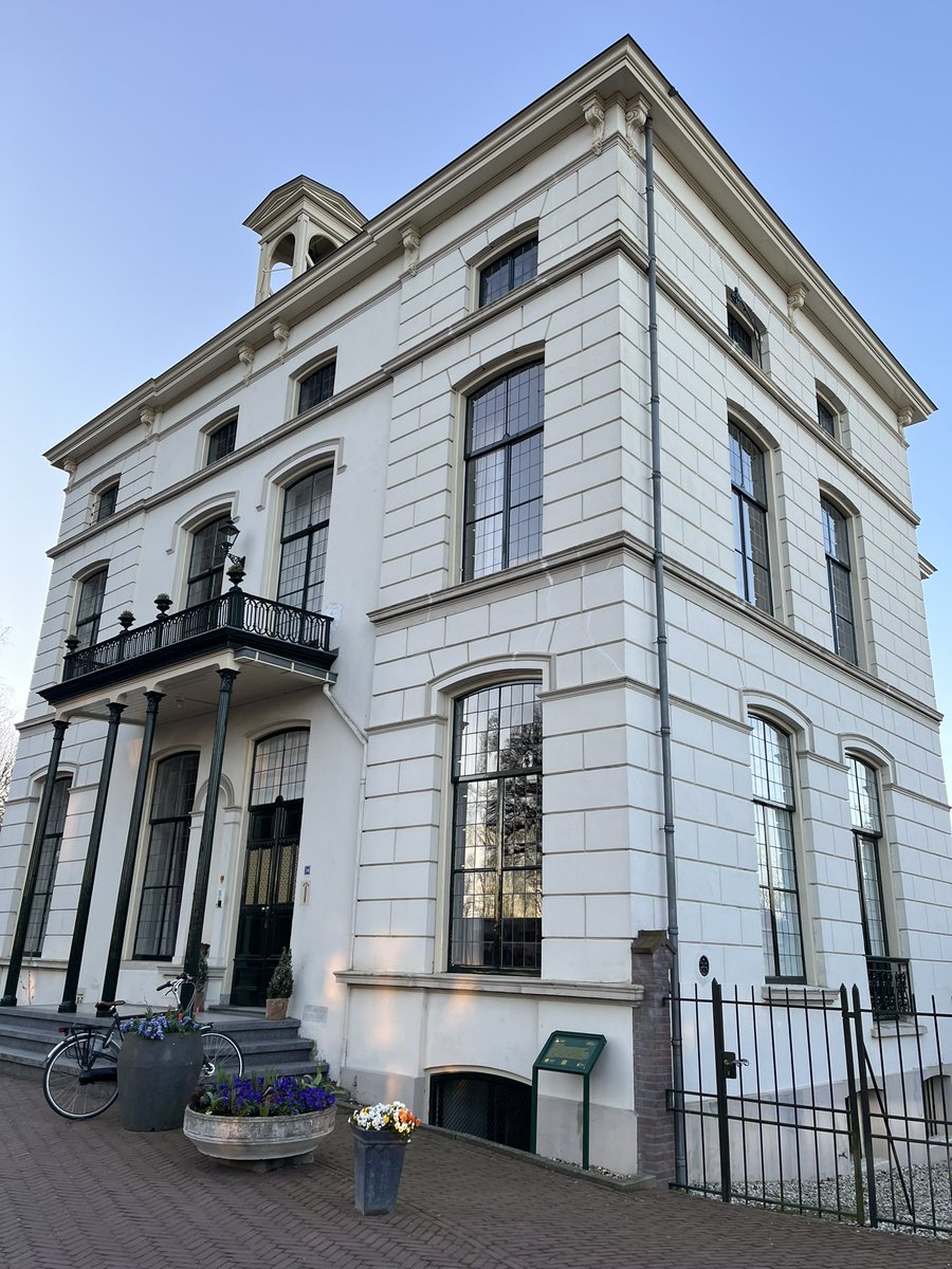 Het grote project start: restauratie van de gevels en verduurzaming. Het begint met heel veel steigers.