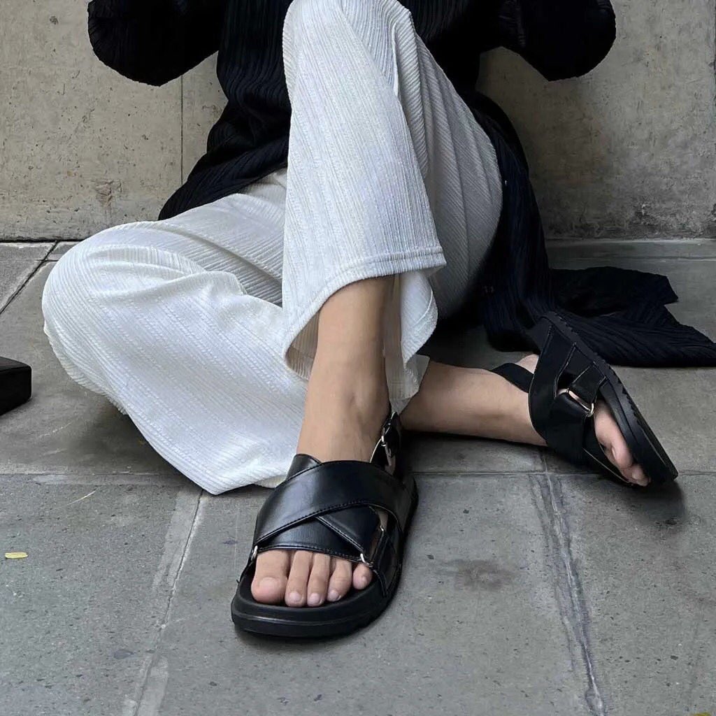ulthappinesss's tweet photo. Sepatu sandal simple &amp; chic cocok buat lebaran nih!😍

🔗 https://t.co/559j4qtj4P

—
Ria SW Senin Giselle Guru Penjas Gacoan Nurul Gordon Ramsay uniqlo milo balikin x1 jorji ancika final destination winwin jeon wonwoo #LISA #FxckMyLife https://t.co/px8pSm9Ix2