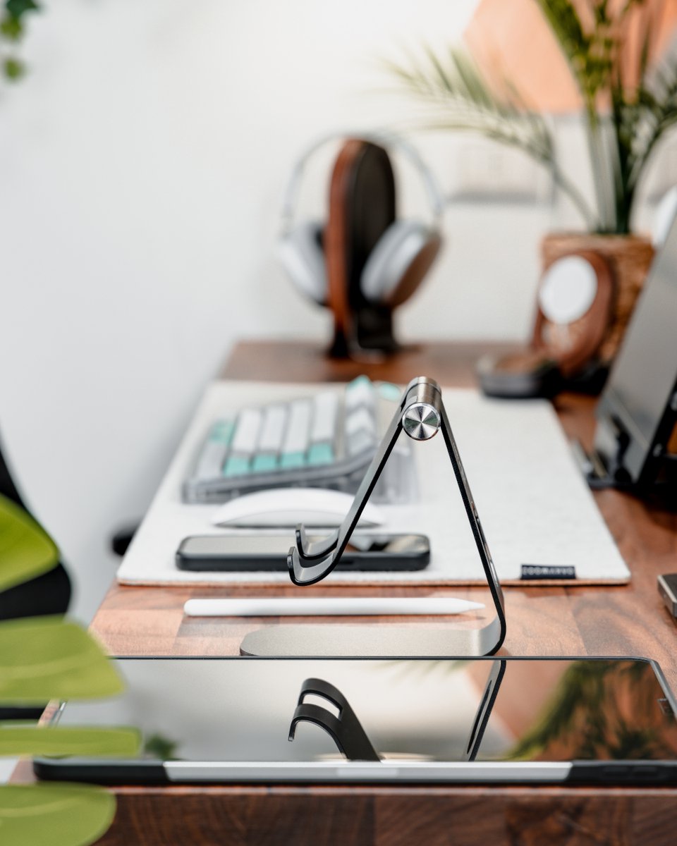 LamicallDirect's tweet photo. Looking to elevate your work-from-home game? It's time to craft your very own dedicated workplace with a touch of  flair!
Check the Lamicall desktop stands, and infuse some exciting new gadgets into your creative workplace.
🔗https://t.co/IfBKV7OTiU
📸https://t.co/k86zXD3Jsu https://t.co/imd3myoQdJ