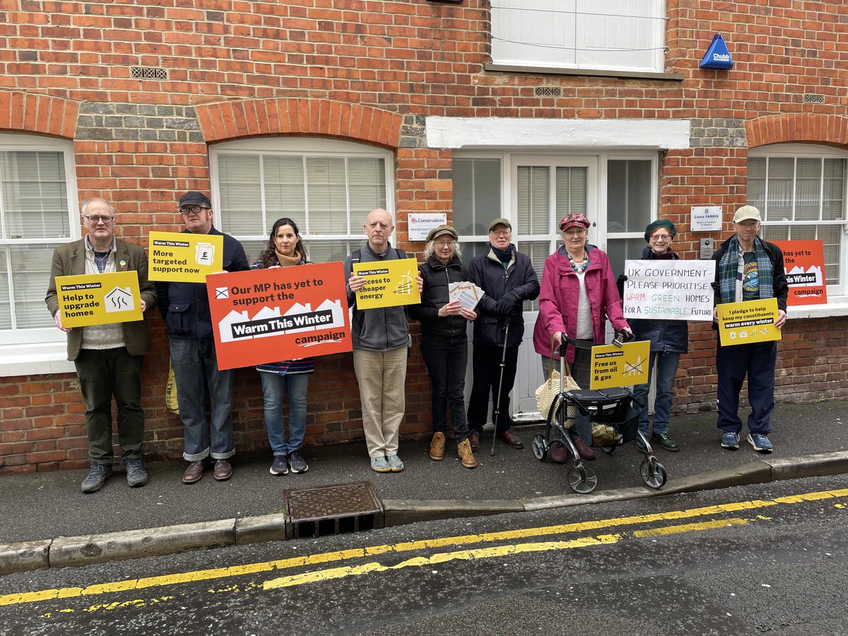 BerkshireGreenpeace and Friends of the Earth outside Laura Farris MP constituency office in Newbury urging her to sign the pledge and support policies that will keep homes warmer and cut bills#WTWPledge #WarmThisWinter