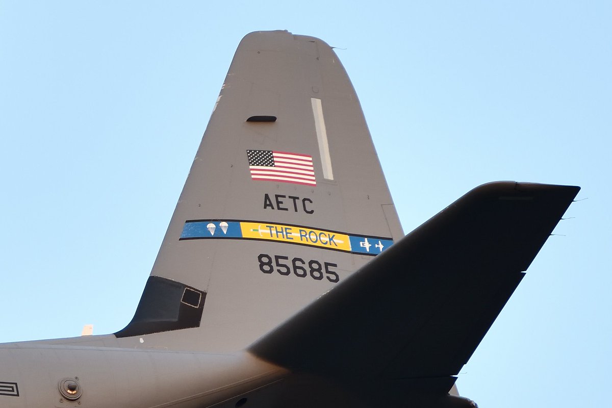 modelight329's tweet image. 2023/04/03
夕方に来てくれました。昨日はハワイあたりにいたような…。Dyessかと思ってたらROCKでした。初めて見る帯😀
#RJTY #横田基地 #RCH226