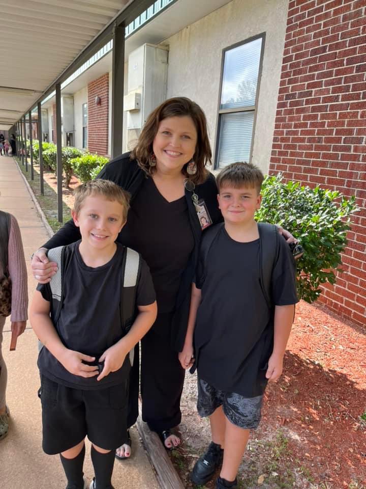 sumter_mes's tweet photo. Happy National Assistant Principal’s Week to Mrs. Geddings! @sumter_mes loves and appreciates you!💙@maria_dantzler @SumterSCSchools #PantherPride #SumterSDProud https://t.co/LcBqisvFDT