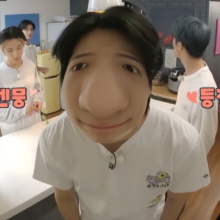 หน้าร้าน Honey Birthdae-boy 
: น้ำผึ้งแท้มั้ยคะ พ่อค้า
: แท้ครับ