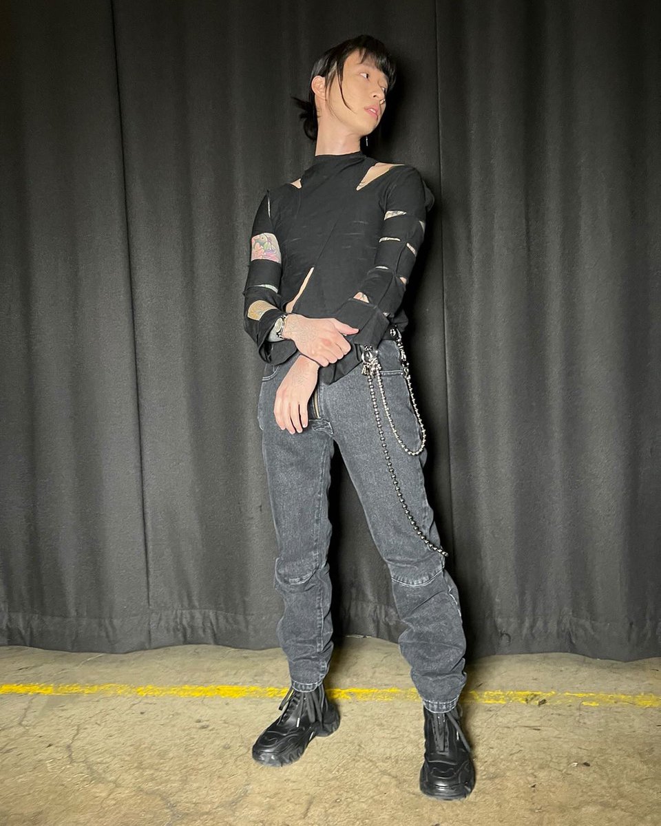 keshi-updates-on-twitter-keshi-looks-flawless-tonight-at-theater