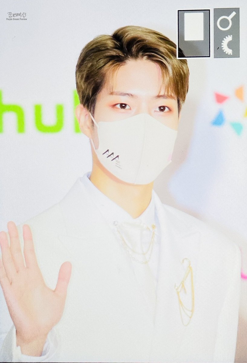 tiny_daeyeol's tweet photo. D - 178
white prince 
#골든차일드 #이대열 #대열 https://t.co/Ib09wy5Lk0