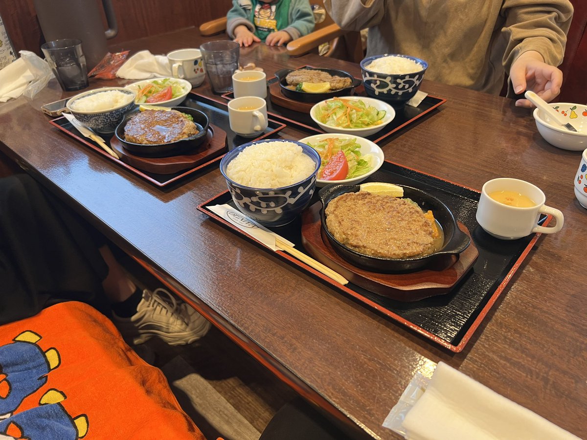 DisasterWhite's tweet photo. 8年くらい前学生で俺の後ろをついてきてたガキンチョの子供達と行くはじめて山活を見た場所 https://t.co/RfBjRnate3