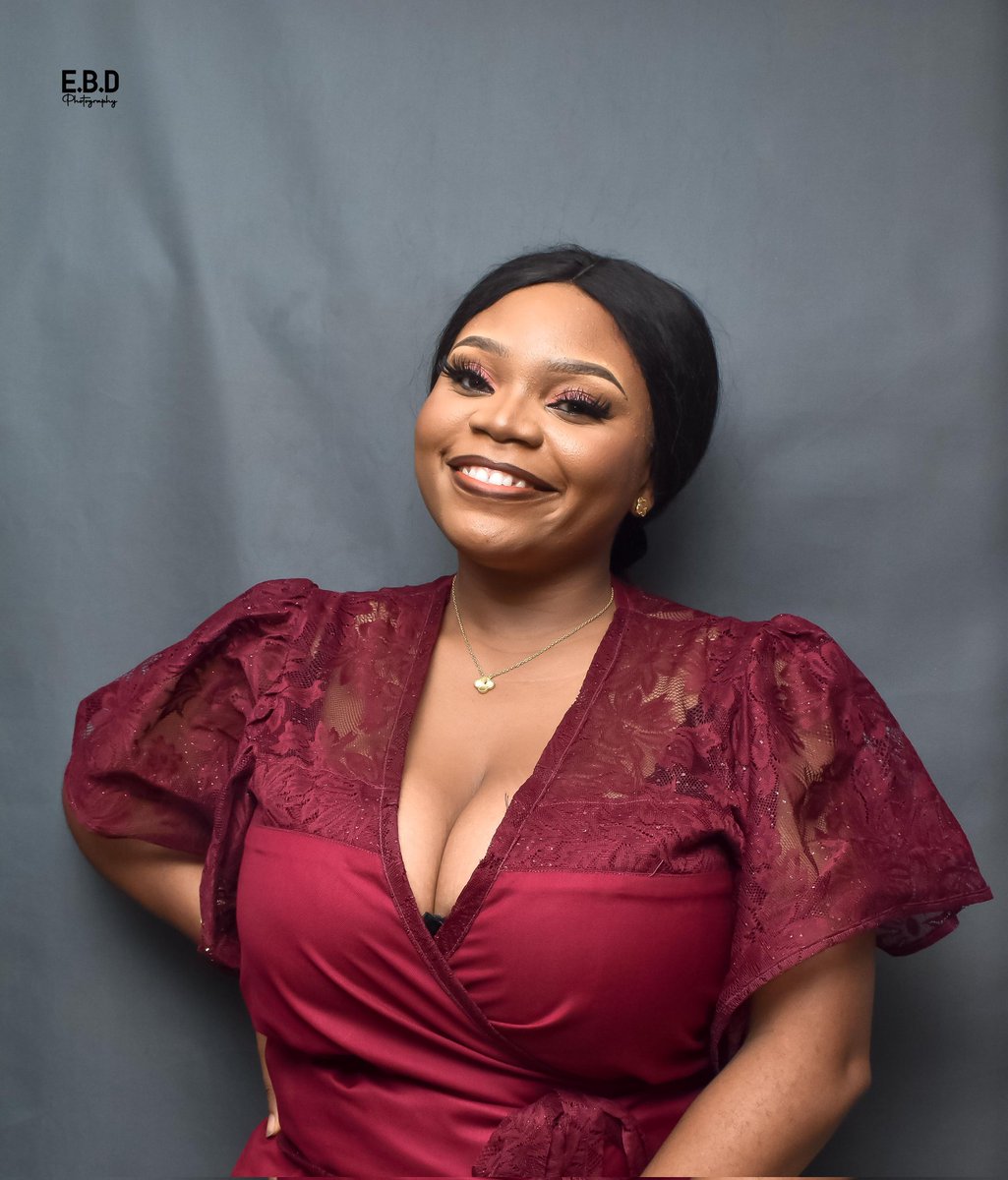 MsAngiee_'s tweet photo. Woke up 365 days beautifully older. 

I'm so grateful and thankful today. 

Happy birthday to yours, truly, AG 😊

🧵🪡 2 piece outfit made by me.
📸 @Anneeyoo https://t.co/tCjAAuTPP8