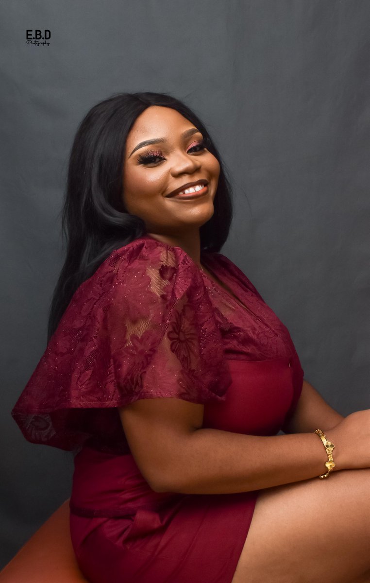 MsAngiee_'s tweet photo. Woke up 365 days beautifully older. 

I'm so grateful and thankful today. 

Happy birthday to yours, truly, AG 😊

🧵🪡 2 piece outfit made by me.
📸 @Anneeyoo https://t.co/tCjAAuTPP8