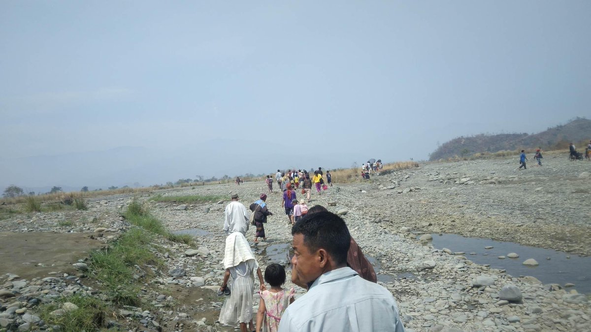 moephwintphyu's tweet photo. More than 30,000 people fled due to the intense fighting and bombing by the Military in the northern part of Kale Township.#WhatsHappeningInMyanmar #2023Apr2Coup 
#AcceptNUGRejectMilitary 
#NoFlyZoneInMyanmar https://t.co/RE6d0TV49f