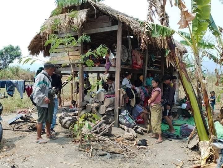 moephwintphyu's tweet photo. More than 30,000 people fled due to the intense fighting and bombing by the Military in the northern part of Kale Township.#WhatsHappeningInMyanmar #2023Apr2Coup 
#AcceptNUGRejectMilitary 
#NoFlyZoneInMyanmar https://t.co/RE6d0TV49f