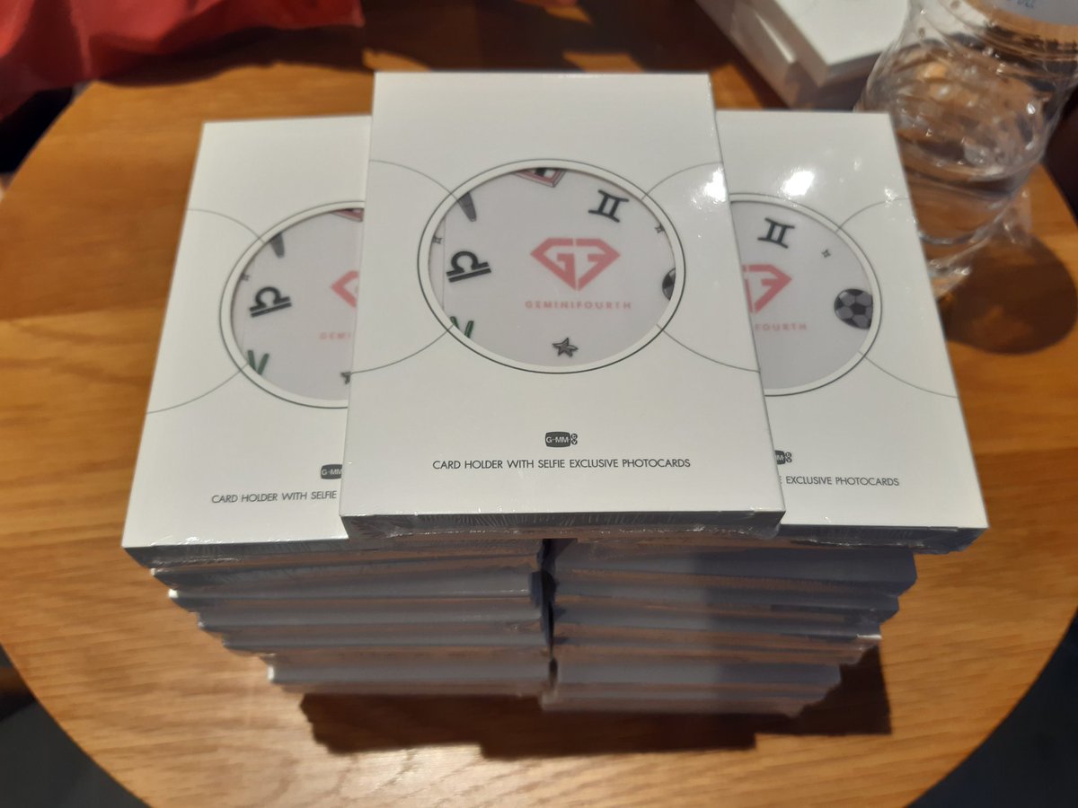 BBank_siri's tweet photo. ยังเหลืออยู่นะ9ชิ้นสุดท้ายแล้วพร้อมส่ง
     💬card holder เจมิไนน์โฟร์ท
😁ส่งของเย็นนี้ 
( ของที่บูธหมดแล้วน้า)
👏👏👏👏👏👏👏👏👏👏👏👏👏

#BookfluencerxGMMTV
#สัปดาห์หนังสือ66
#GMMTV #ตลาดนัดเจมีไนท์โฟร์ท #ตลาดนัดGMM https://t.co/aXCI8pXCy4